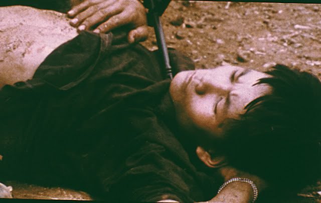 Corações e Mentes (1974)